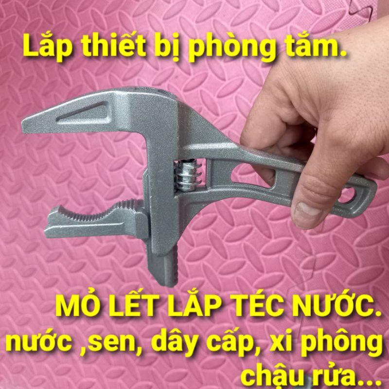 mỏ lết lắp téc nước và các thiết bị phòng tắm