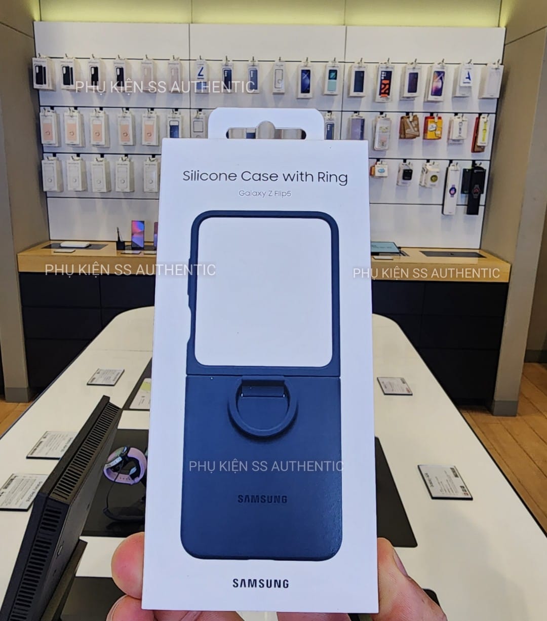 Ốp lưng Silicone kèm Vòng đeo tay Samsung Z Flip5 - Hàng Chính Hãng