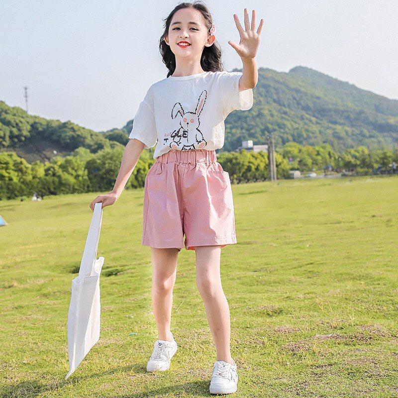 Set bộ quần áo trẻ em mẫu Thỏ dành cho bé gái 18-45kg. Thiết kế hiện đại, chất liệu mát.