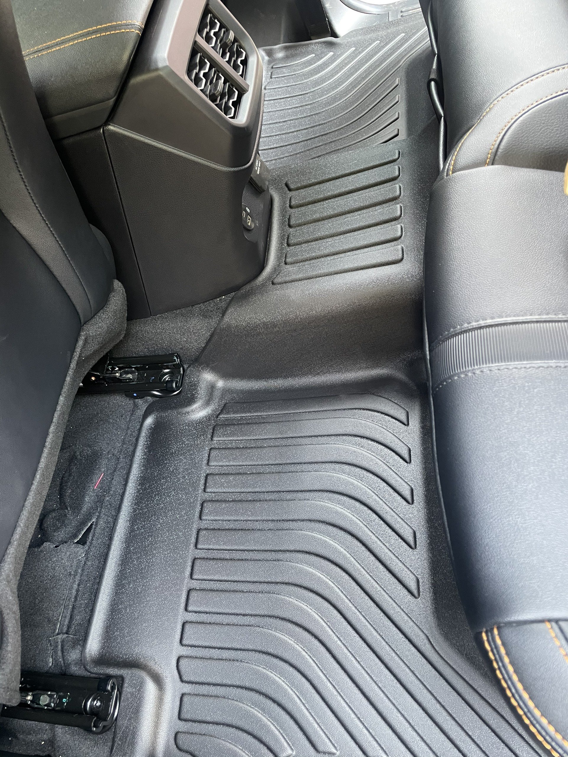 Thảm lót sàn xe ô tô Ford Ranger/ Ford Raptor 2022 + Nhãn hiệu Macsim chất liệu nhựa TPE cao cấp màu đen