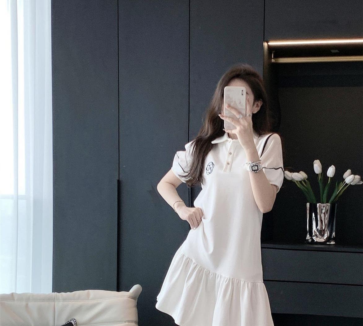 CHENGRUI Váy Polo trắng cho phụ nữ mùa hè 2023 Pháp cao cấp cảm giác lỏng lẻo giản dị hiển thị gầy bong bóng tay áo váy