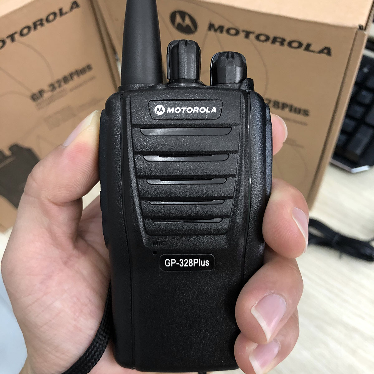 Bộ đàm Motorola GP-328Plus phiên bản mới nhỏ gọn. Công suất lớn giúp phá vật cản tốt – Hàng nhập khẩu