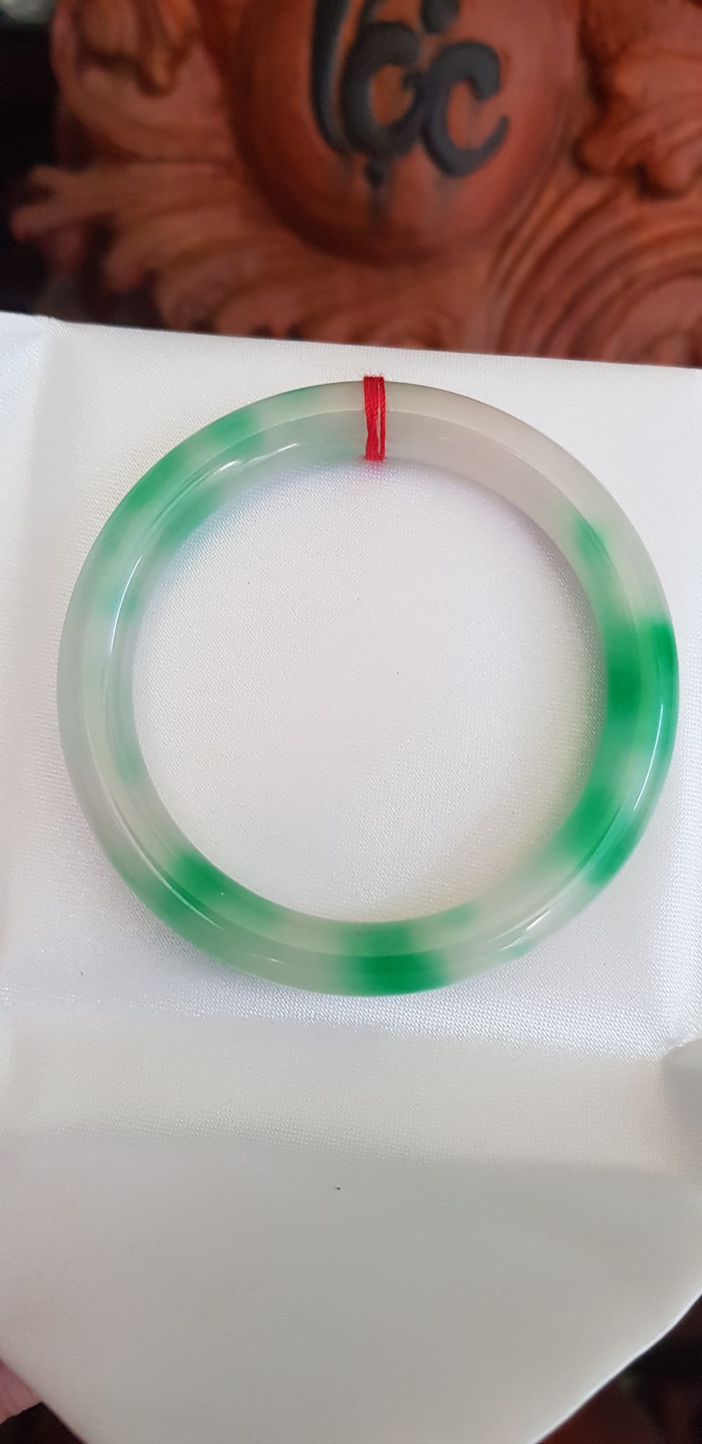 Vòng tay nữ đá Cẩm Thạch tự nhiên mới TR LÝ A Sịn 52mm x chột 8mm Vòng màu trắng vân xanh lý bóng đẹp nữ 50kg - 54kg đeo ạ