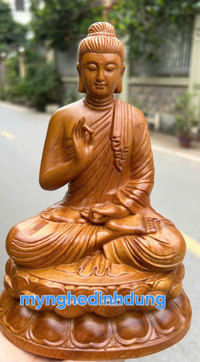 Tượng phật thích ca mẫu ni bằng gỗ bách xanh thơm núc cao 15x10x8cm
