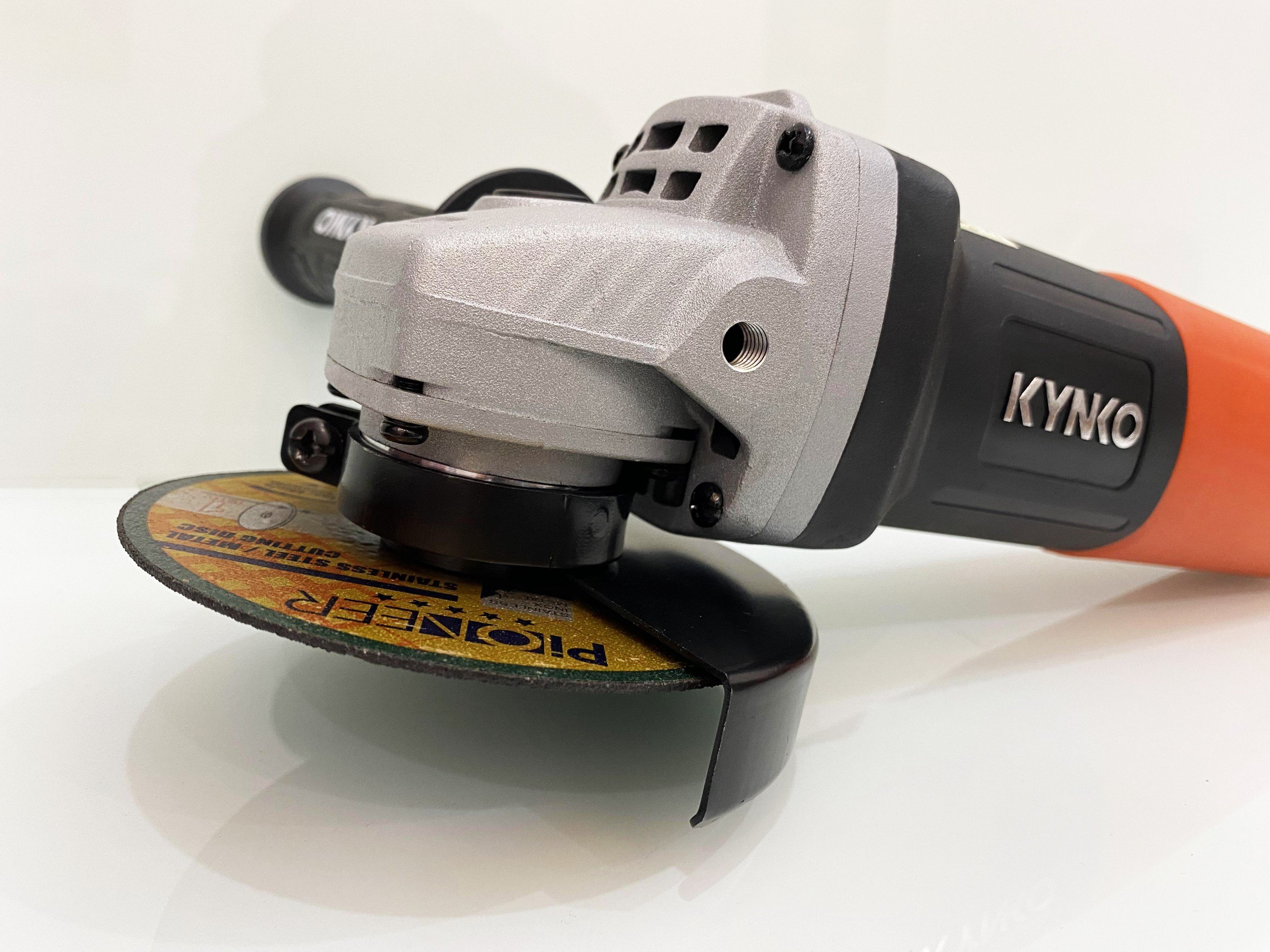 (TẶNG ĐÁ MÀI) Máy mài góc 1 tấc mài góc 100mm Kynko KD57 chính hãng (6571A)