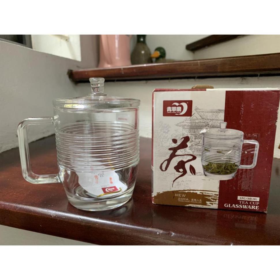 Cốc thủy tinh có quai có nắp đậy