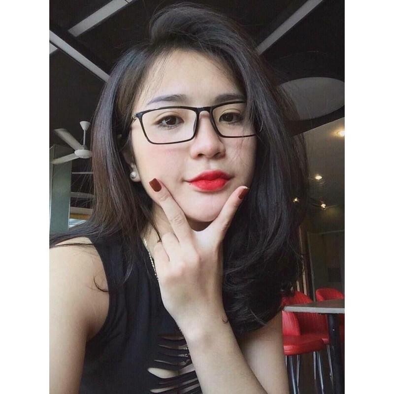 Kính tata màu đen.