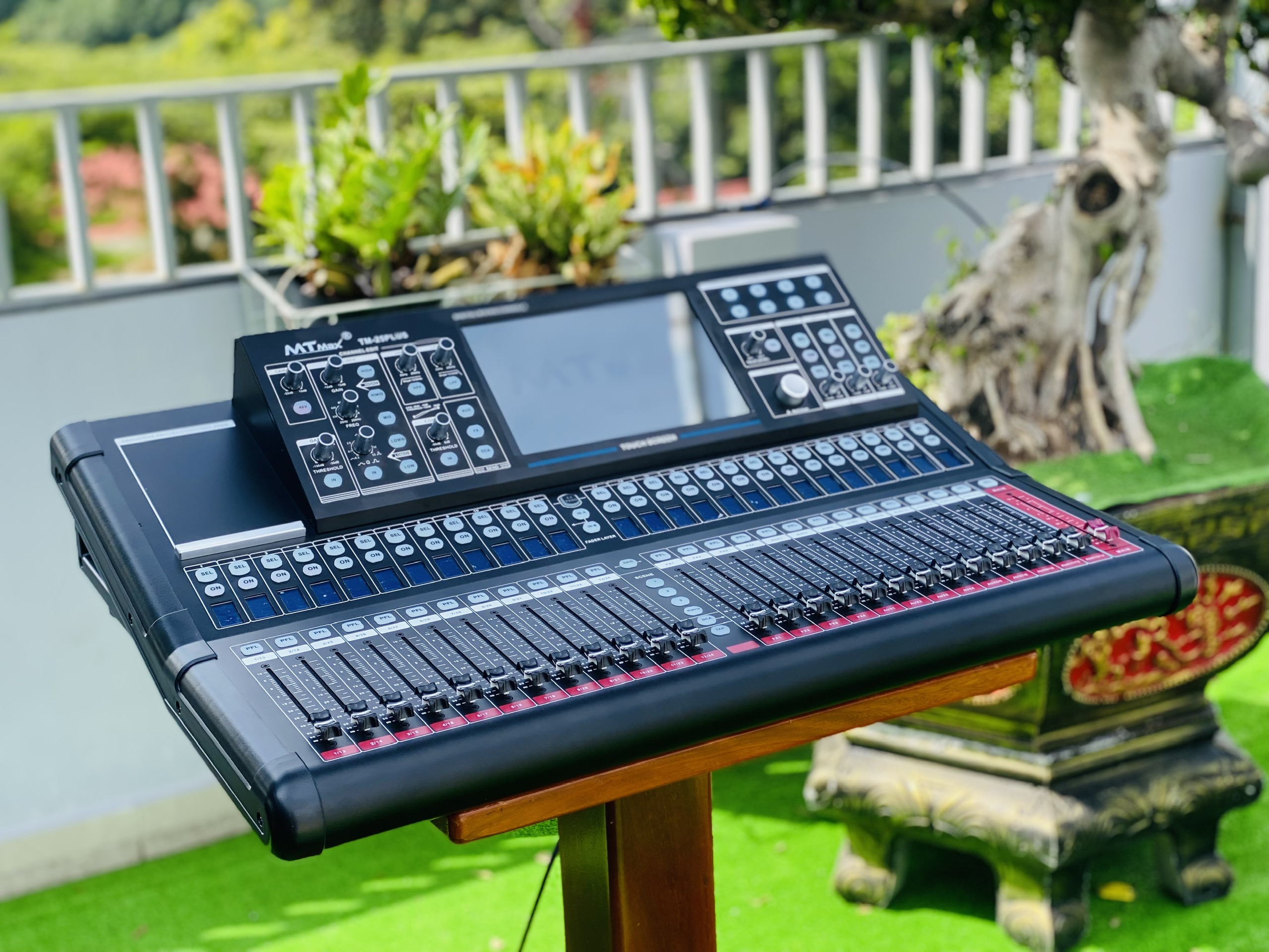 Mixer Digital Sân Khấu MTMAX TM25Plus Cao Cấp Màn Hình Cảm Ứng 10.1 inch Công Nghệ Hiện Đại Chuyên Karaoke, Sân Khấu, Hội Nghị, Bữa Tiệc, Đám Cưới, Hàng Chính Hãng