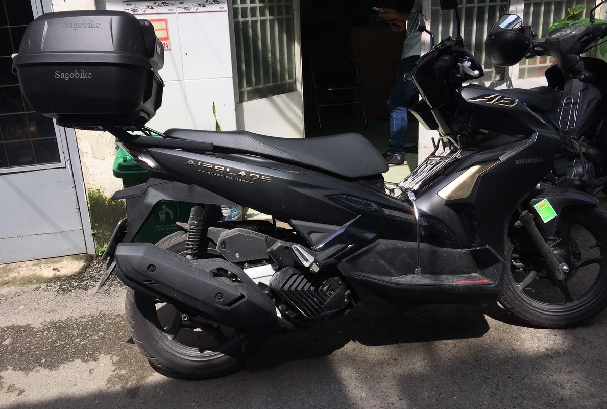 Thùng xe Airblade 125, thùng Givi E43NTL, gối tựa lưng BE3N và baga givi lắp cho Air Blade 2022