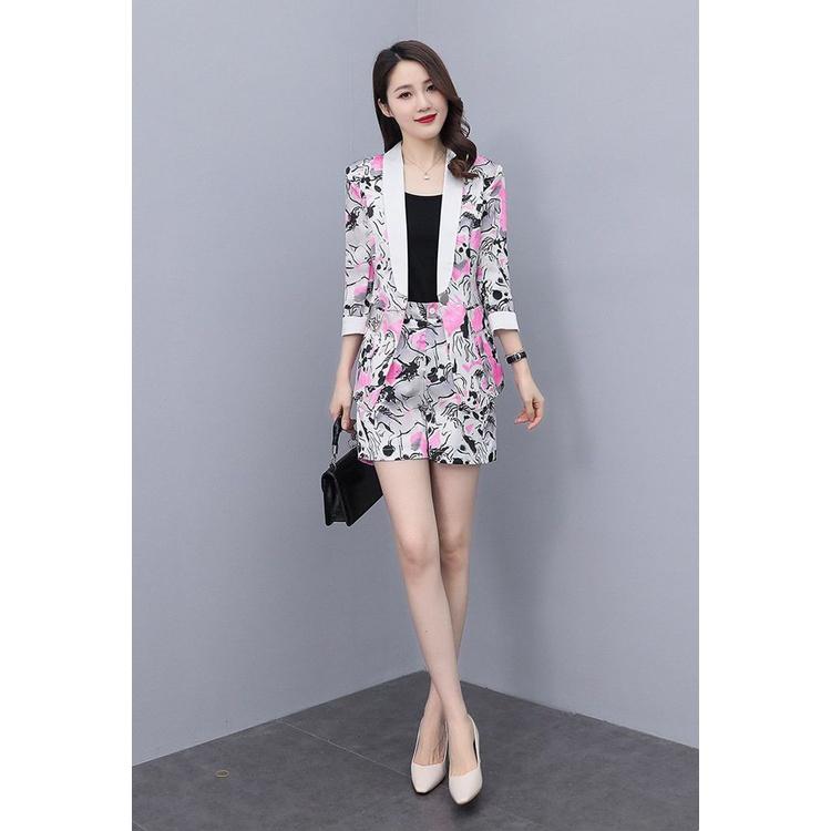 Bộ vest 3 món họa tiết cao cấp - Chất liệu : Xô Lụa  - Màu sắc :  Như hình - Xuất xứ : Hàng nhập