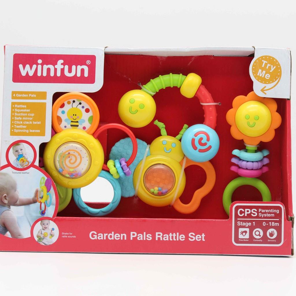 Set đồ chơi xúc xắc 4 món cho bé Winfun 3207/3130/3131 kích thích phát triển giác quan
