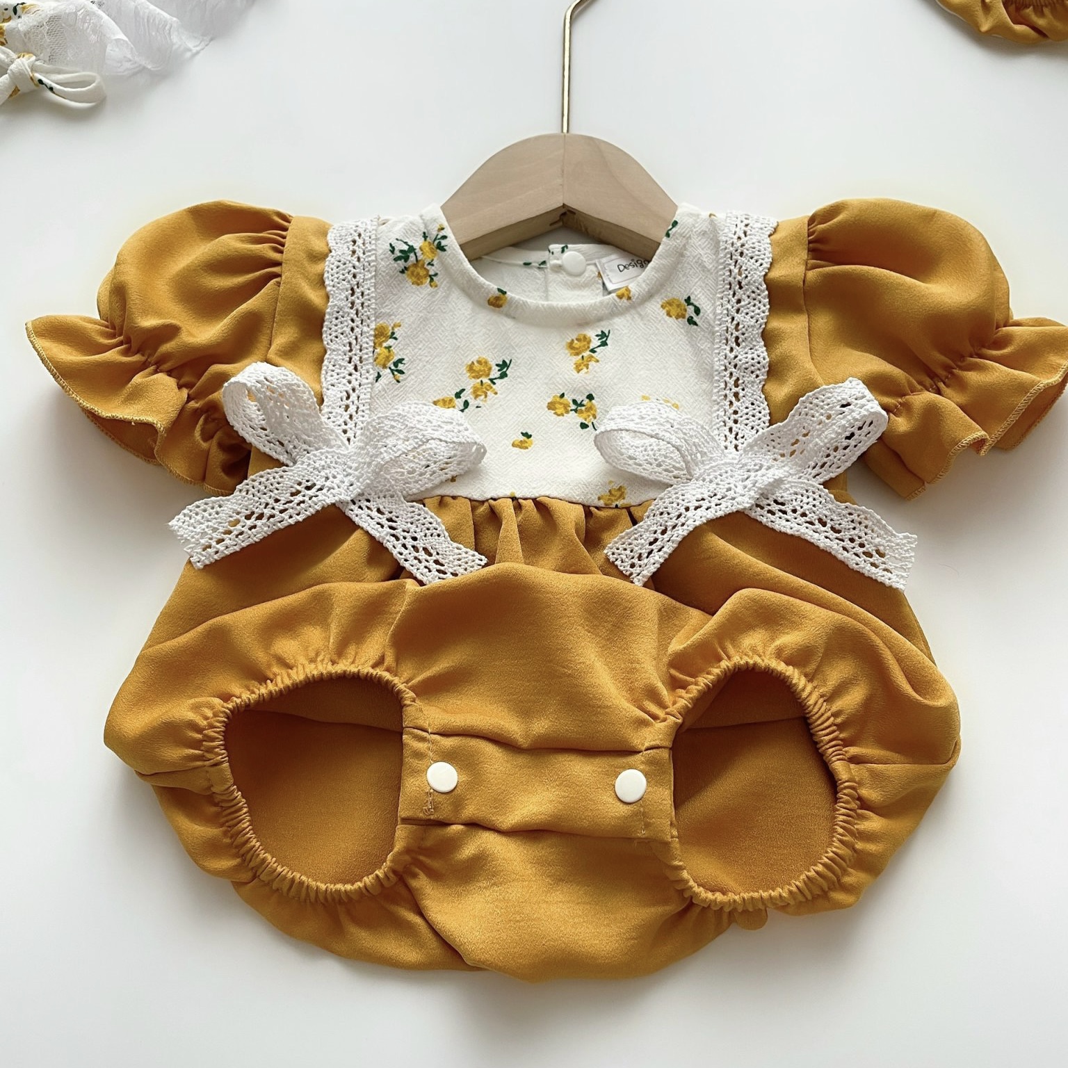 Body Lụa Vàng Phối Nơ Bèo Cho Bé Gái 3 Đến 12kg Chất Lụa Ướt Phối Linen Bột