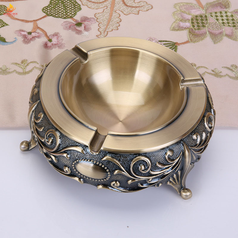 Gạt tàn thuốc cổ điển chạm hoa văn nổi độc đáo
