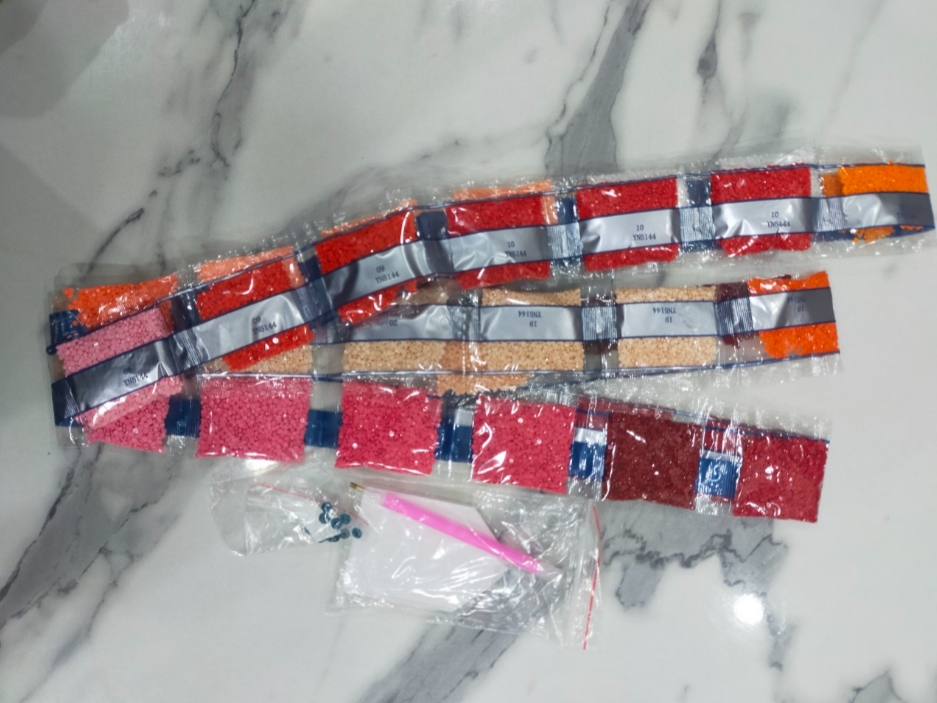 Tranh đính đá cửu ngư quần hội - cá chép hoa sen - 157cm x 68 cm - tự đính