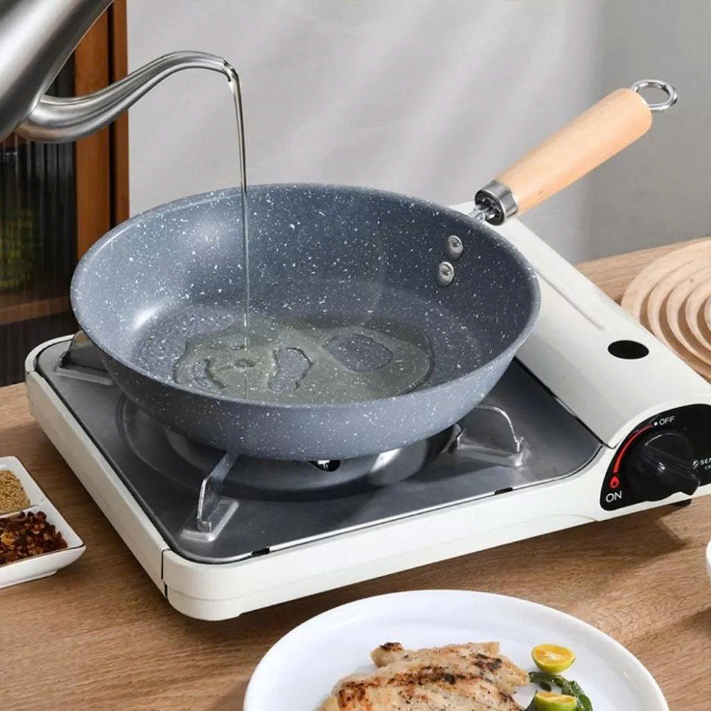 Chảo Chiên Đáy Nông Vân Đá 25cm Tay Cầm Gỗ Chảo Chống Dính Dễ Lau Chùi, Phù Hợp Mọi Loại Bếp Dẫn Nhiệt Đều Và Nhanh