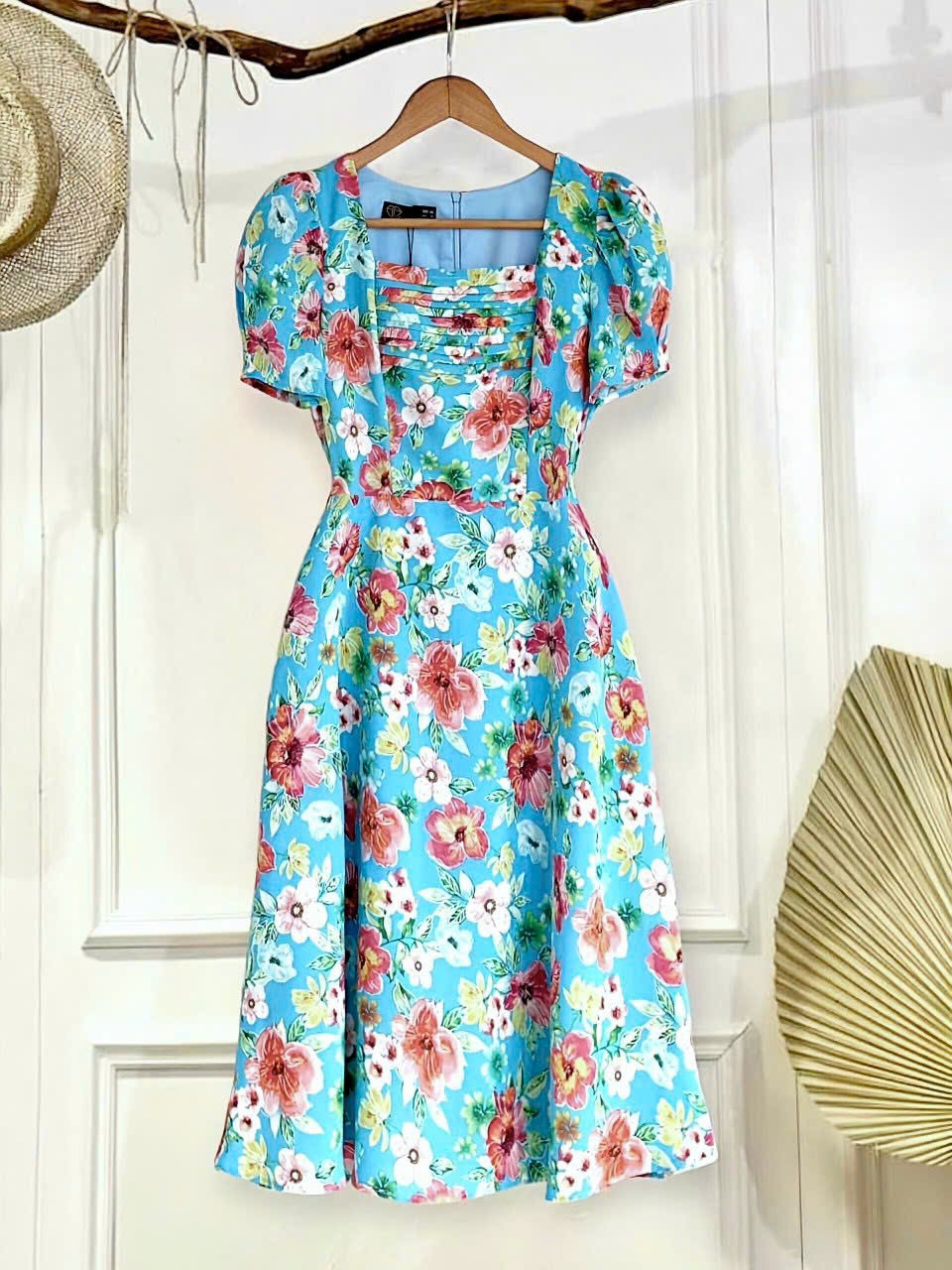 Đầm xếp ly ngực dáng xòe