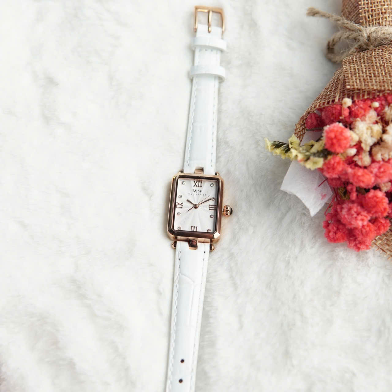 Đồng hồ nữ chính hãng I&amp;W Carnival 631L-D1,Kính chống xước,Chống nước 30m,bảo hành chính hãng,Máy điện tử(pin),mặt chữ nhật dây da