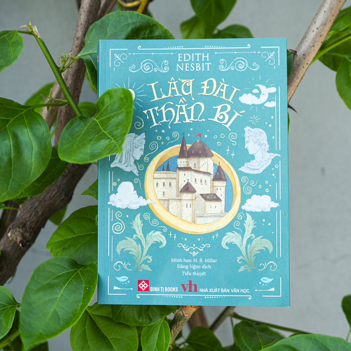 Lâu Đài Thần Bí