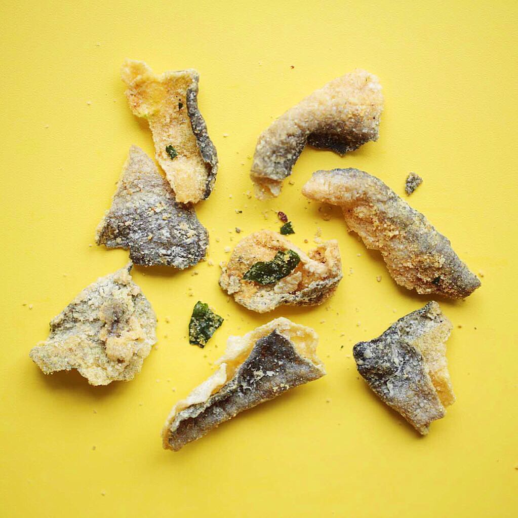 Da cá trứng muối 30g IRVINS - Mini Salted Egg Fish Skin 30g