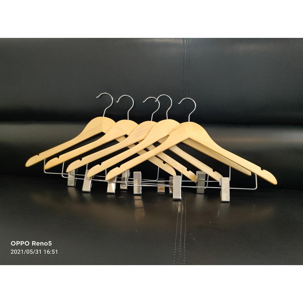 MÓC GỖ TAM GIÁC CÓ KẸP- MÓC KẸP GỖ- MÓC GỖ CÓ KẸP-MÓC TREO QUẦN ÁO BẰNG GỖ CHO SHOP TRANG