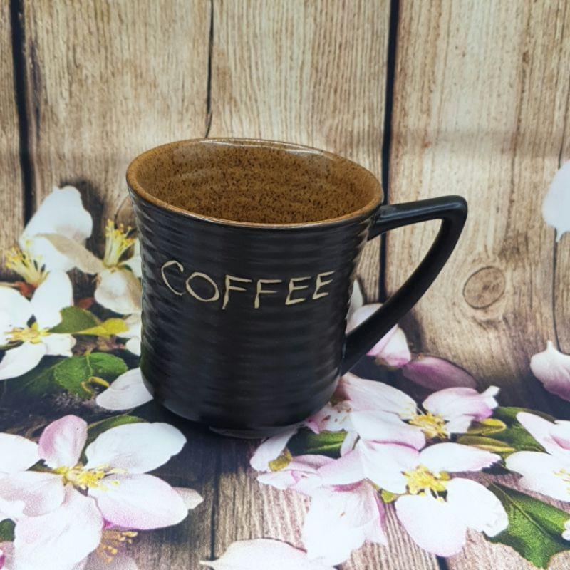 Cốc ly sứ có quai tam giác men 2 màu nâu đen sang trọng. Dung tích 170ml. Cốc pha cafe, pha trà...