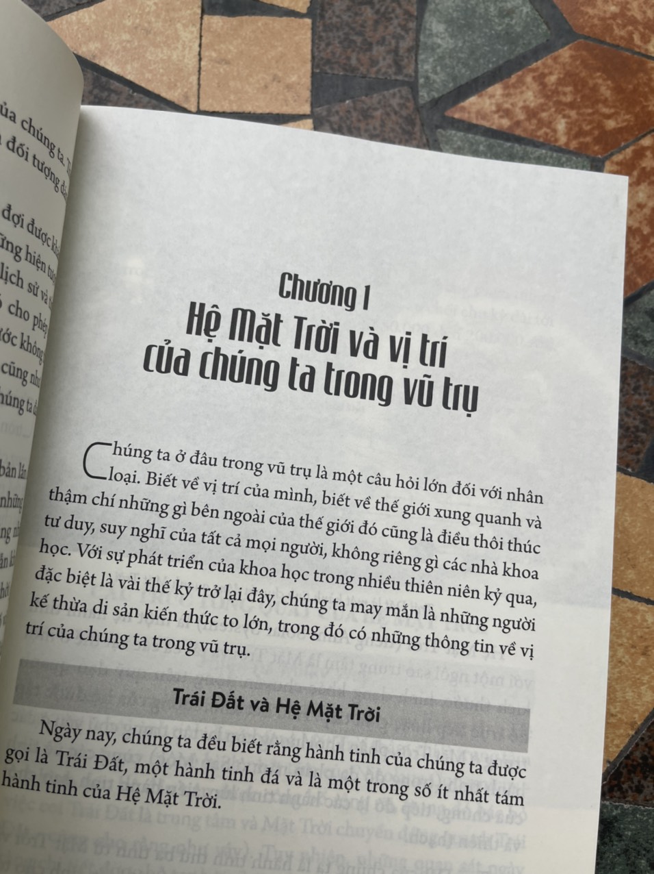 TRÁI ĐẤT VÀ HỆ MẶT TRỜI – Đặng Vũ Tuấn Sơn chủ biên – Tri Thức Trẻ Books – NXB Thanh Niên (Bìa mềm)