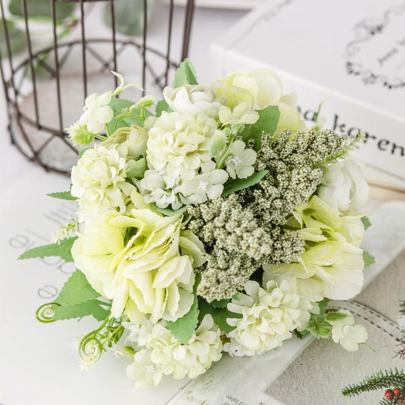 Bó hoa hồng giả bằng lụa trang trí đám cưới và nội thất
