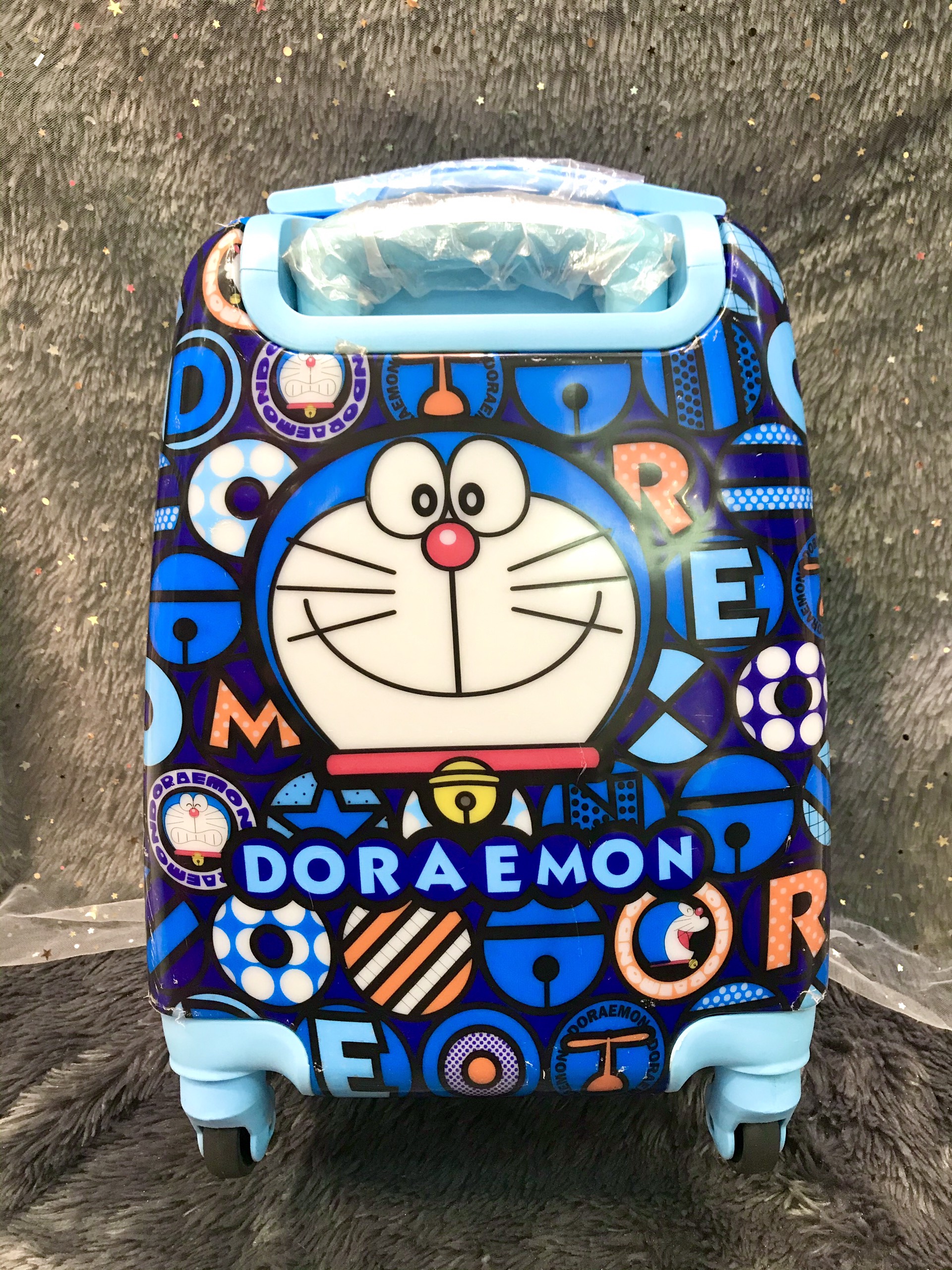 Vali kéo du lịch 18'' hình Doremon bằng nhựa màu xanh siêu đáng yêu - B7015596-D (30x21x40cm)