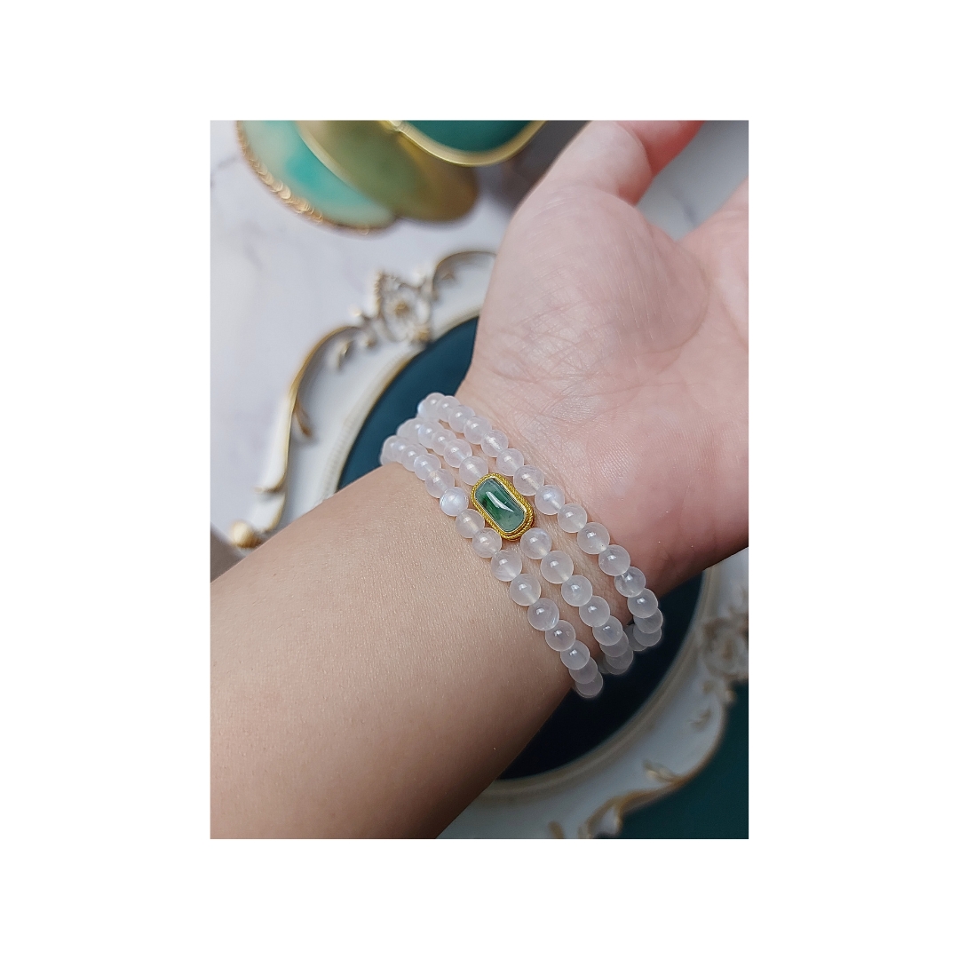 Vòng tay 108 hạt đá Mặt Trăng Moonstone 5.2 li phối charm vàng đá Cẩm Thạch Ngọc Lam lên bông cực VIP