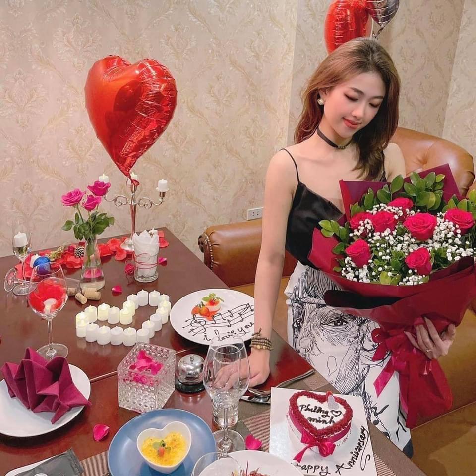 SET ÁO 2S LỤA PHỐI REN CHÂN VÁY IN HÌNH