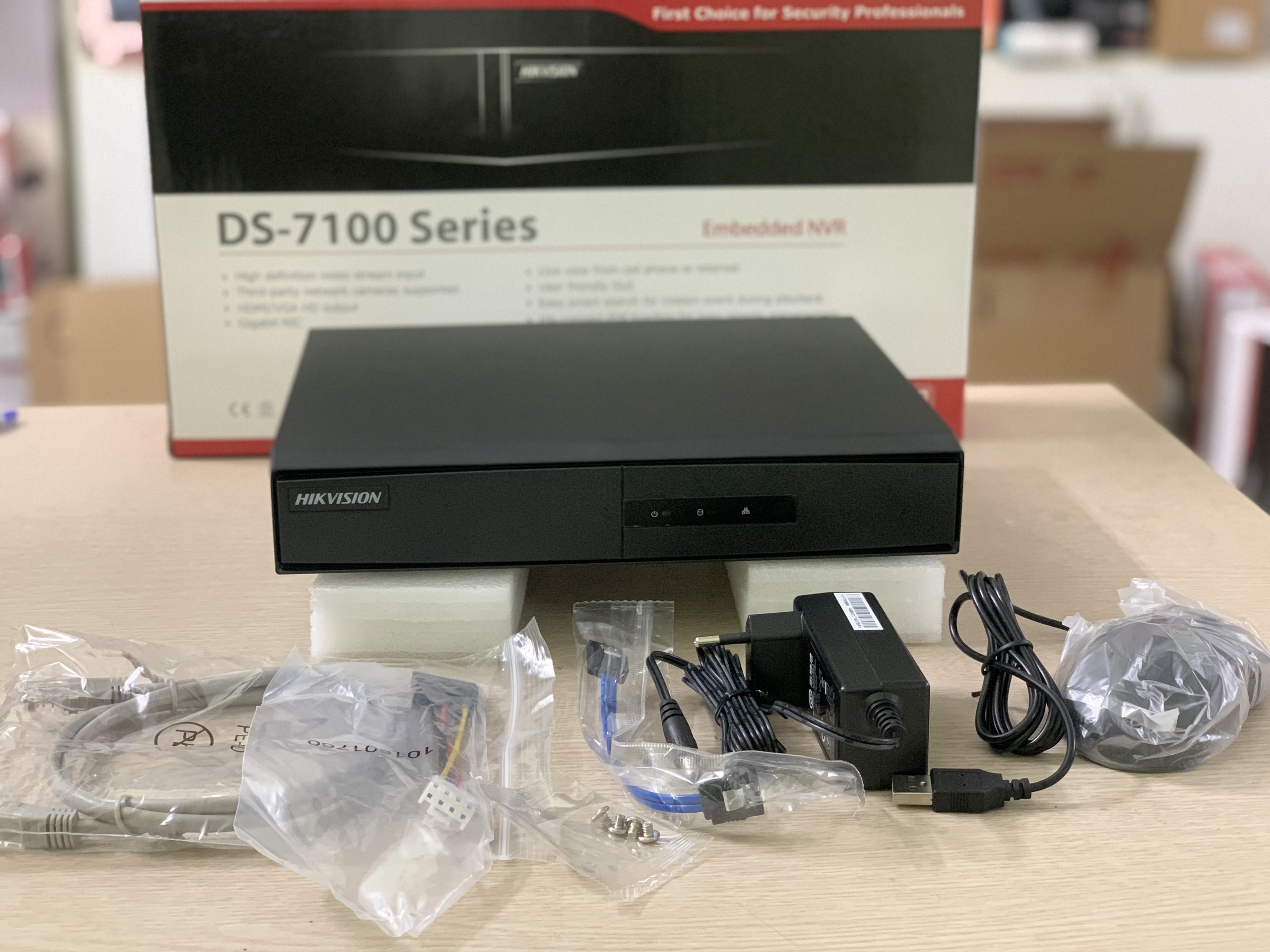 Đầu ghi hình 8 kênh HIKVISION DS-7108NI-Q1 - Hàng chính hãng