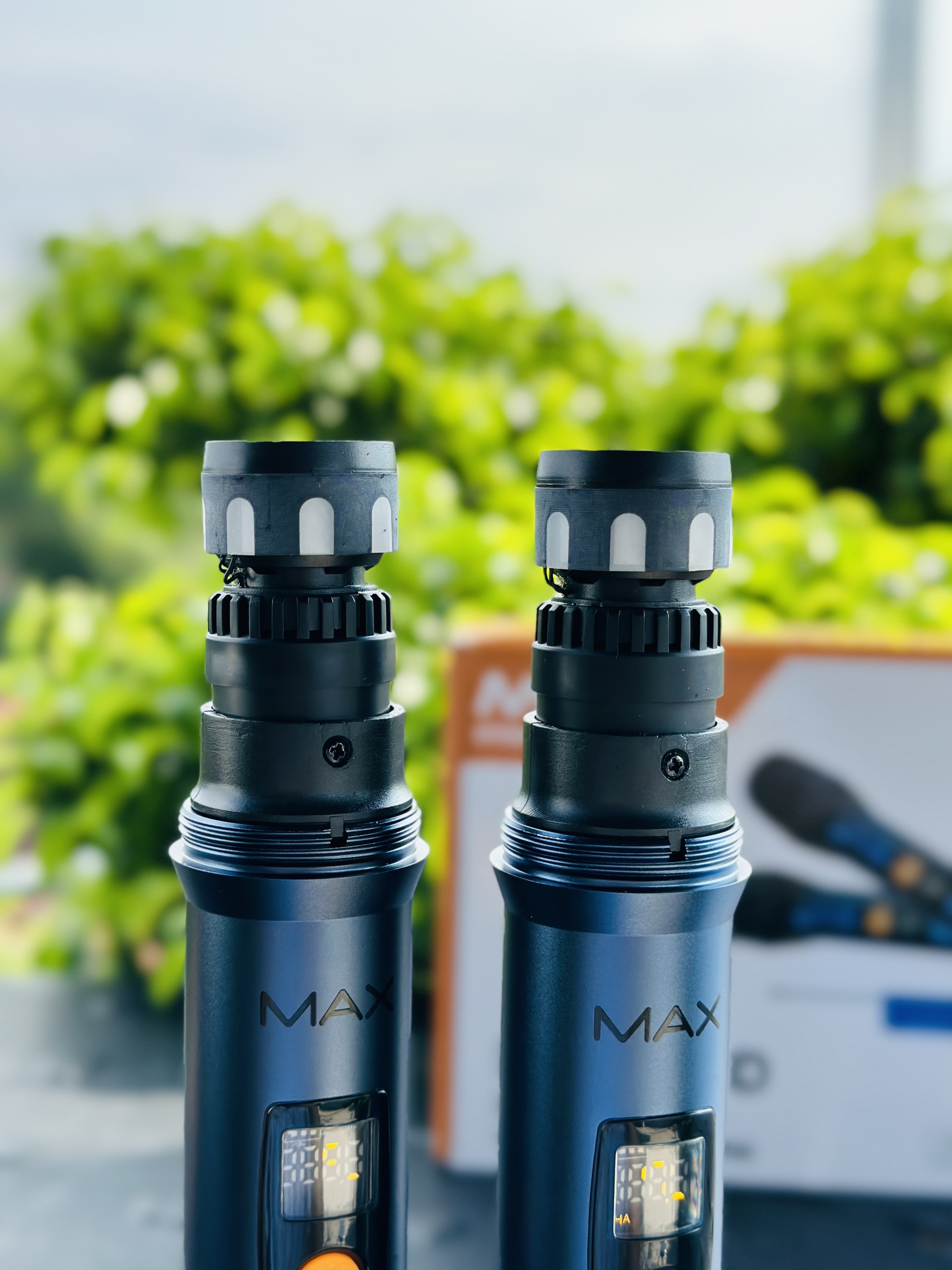 Bộ 2 Micro không dây đa năng Max 56 - Hút âm tốt, chống hú hiệu quả - Sạc pin ngay trên mic- HÀNG CHÍNH HÃNG