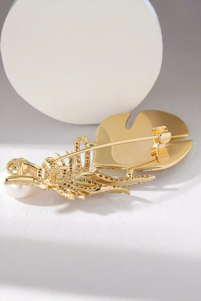 Trâm Cài Áo Vest, Áo Dài Xà Cừ Đính Ngọc Trai Baroque Hình Lông Vũ thời trang thiết kế Hity ACC402