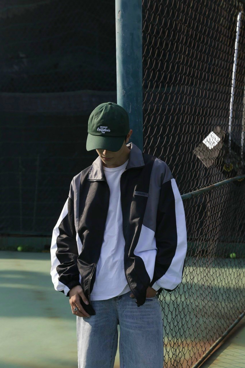 Áo khoác dù phối zip tay UNI.ME phối màu đỏ-đen form rộng unisex , áo khoác cặp đôi, áo khoác nhóm, áo khoác gió thể thao nhẹ cá tính