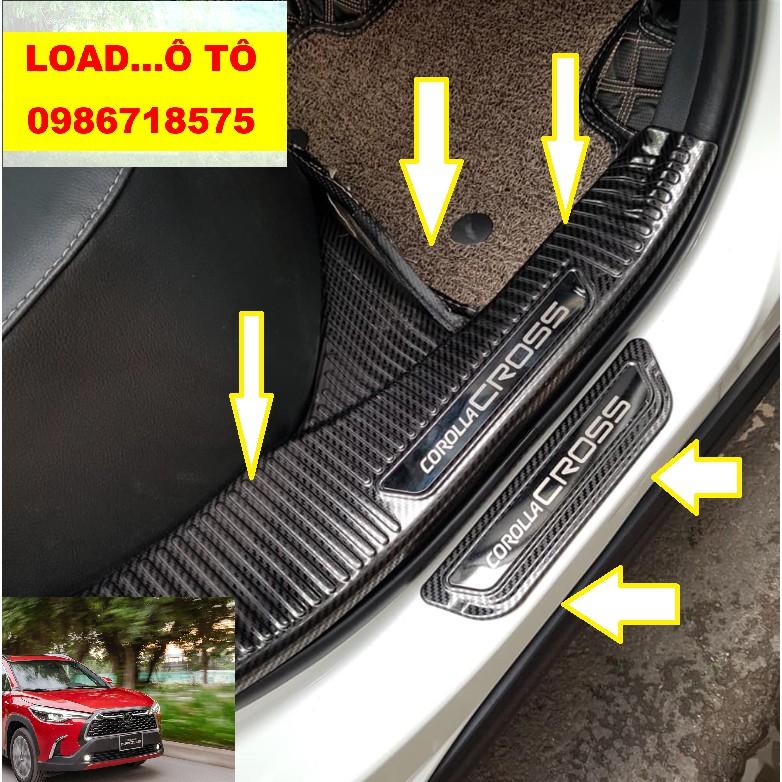 Ốp Bậc Cửa, Nẹp Bước Chân Xe Trong Ngoài Xe Toyota Cross 2023-2020 Chất Liệu Vân carbon Hàng Chữ Bóng Cao Cấp