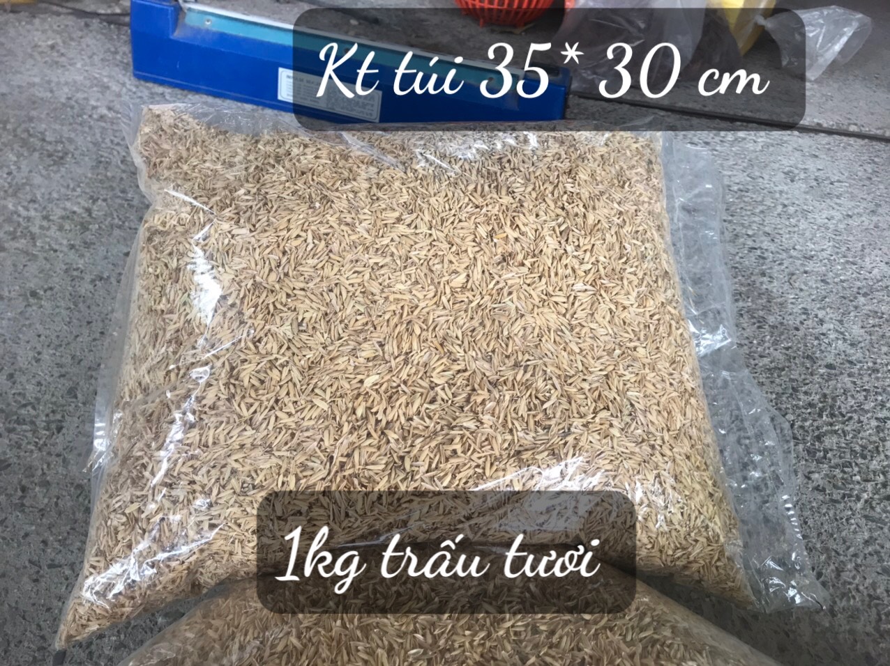 1kg Vỏ Trấu Sống Dùng Để Trộn Đất Trồng Rau Và Hoa Kiểng