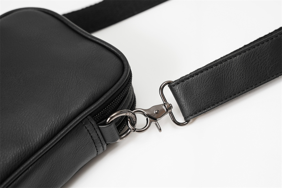 Túi đeo chéo nam phong cách mới – BEE GEE DCN9351