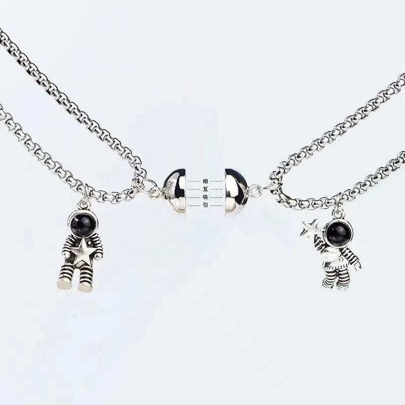 Vòng Cổ Mặt Hình Phi Hành Gia Thời Trang Cho Cặp Đôi
