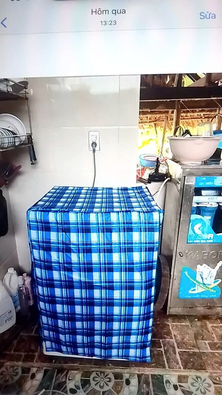 Áo bao máy giặt cửa ngang (trước) cho máy từ 11- 15 kg ,vải dù siêu bền tiện lợi , chống thấm nước , bảo vệ máy giặt dưới mọi thời tiết giao màu ngẫu nhiên