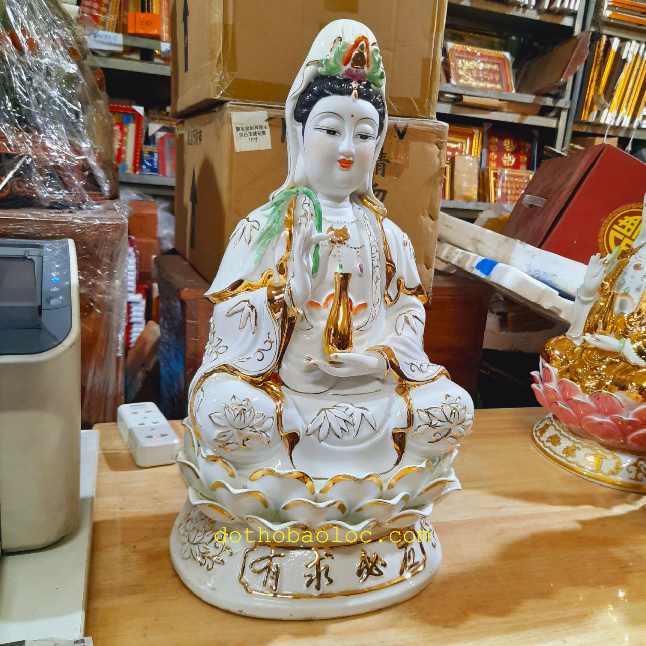 Tượng Quan Âm gốm sứ cao cấp màu trắng ngồi trên đài sen cao 45cm