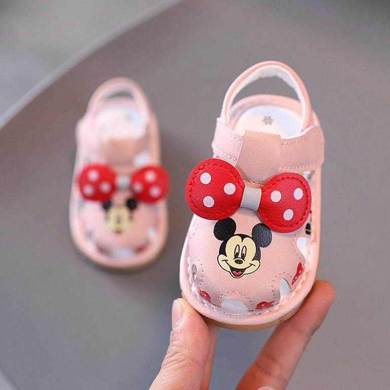 Giày sandal bé gái Sandal bé gái tập đi hình Mickey đế chống trơn trượt có còi chất da PU siêu mềm