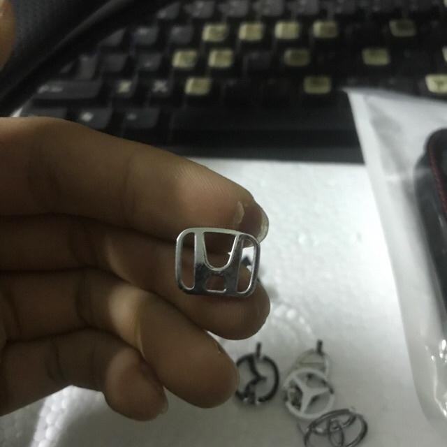 Logo các dòng xe ô tô bằng kim loại - chọn mẫu