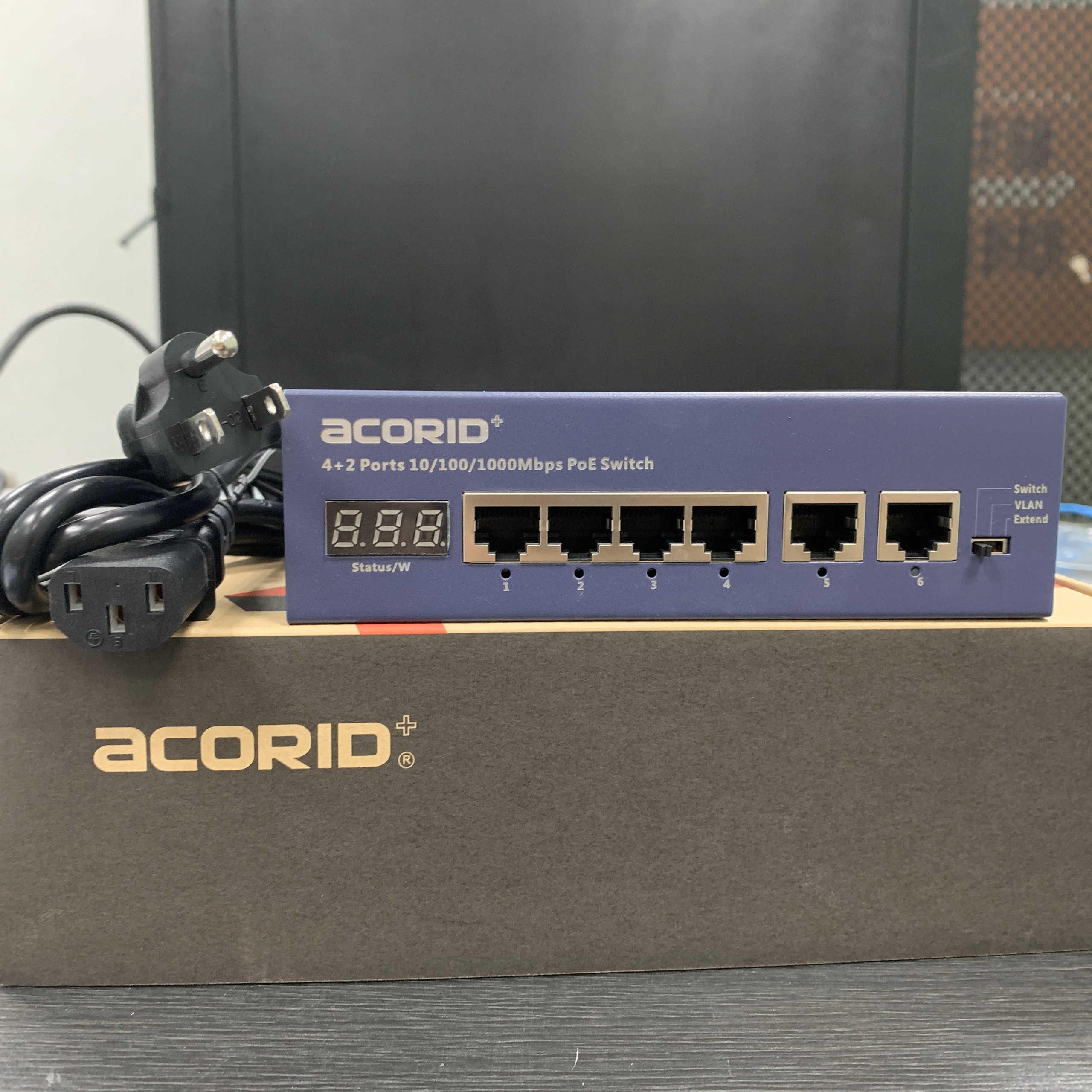 Switch Poe 4 port Gigabit Acorid GLS1704P2G 4 cổng POE+ 30W FE 10/1000Mbps , 2 cổng Uplink, tổng công suất 65W, Có đèn hiển thị công suất hiển thị- Hàng chính hãng