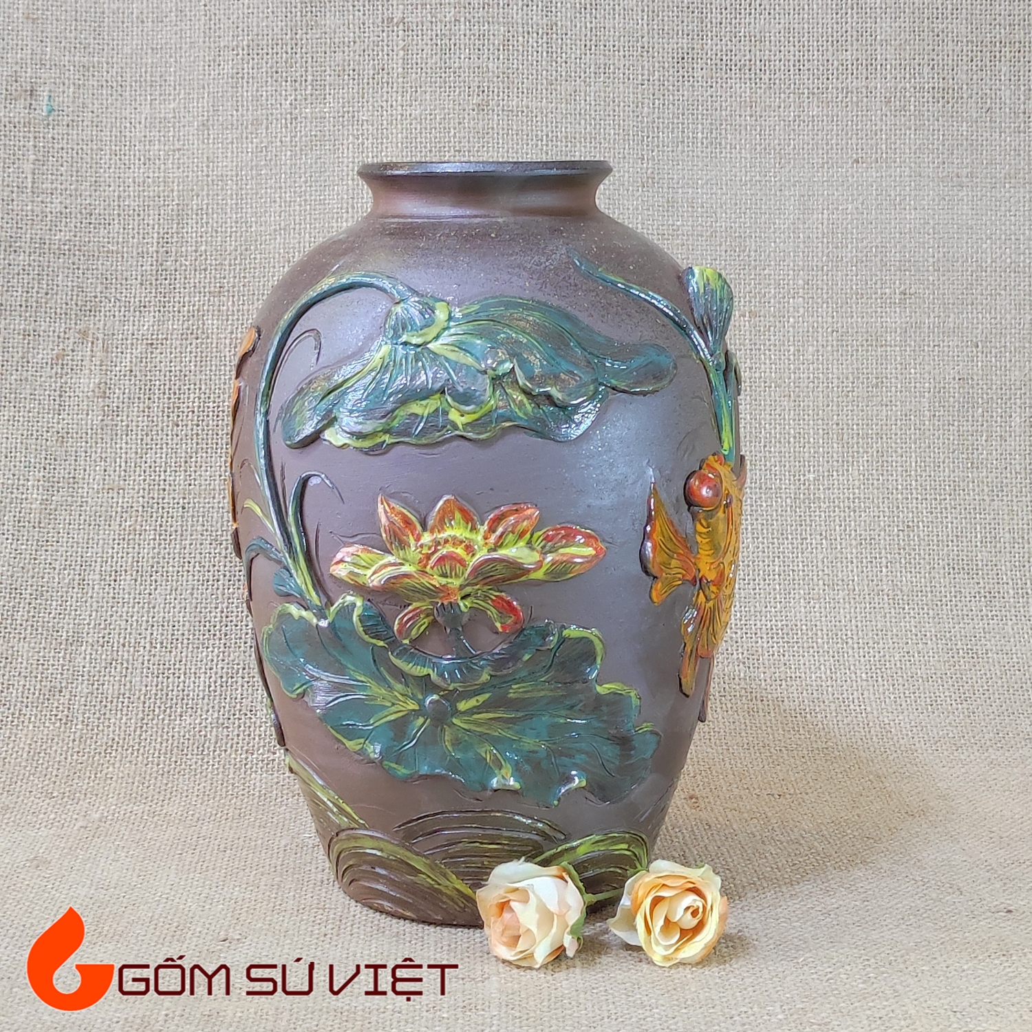 Bình gốm sành đắp nổi họa tiết cá chép và hoa sen - Gốm sành thủ công độc bản