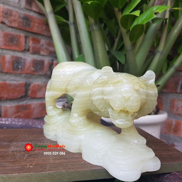 Tượng hổ tuổi Dần 12 con giáp phong thủy đá ngọc Pakistan 15cm đá Non Nước
