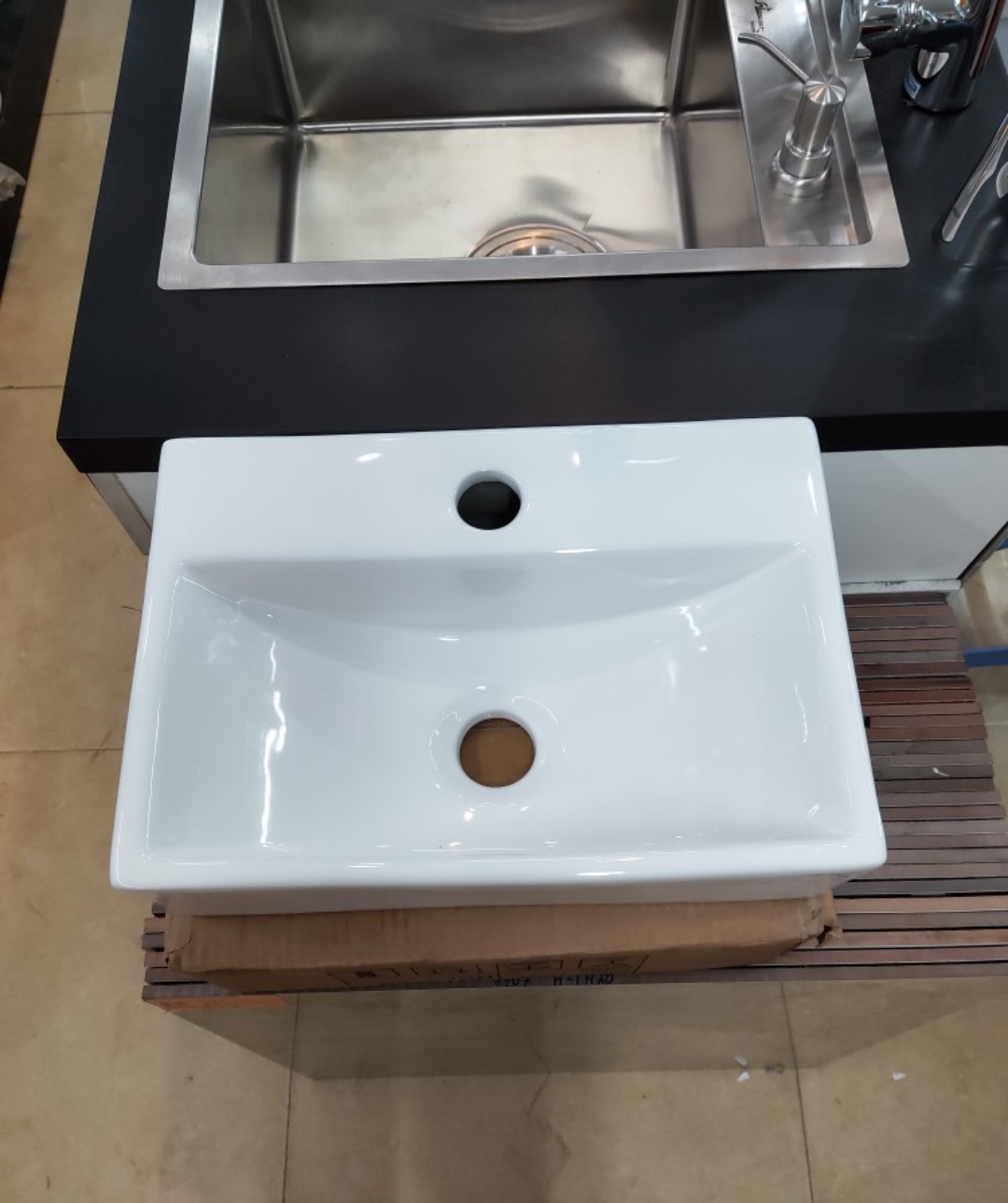 CHẬU LAVABO TREO TƯỜNG HÌNH CHỮ NHẬT HT3040 NHỎ GỌN(2)