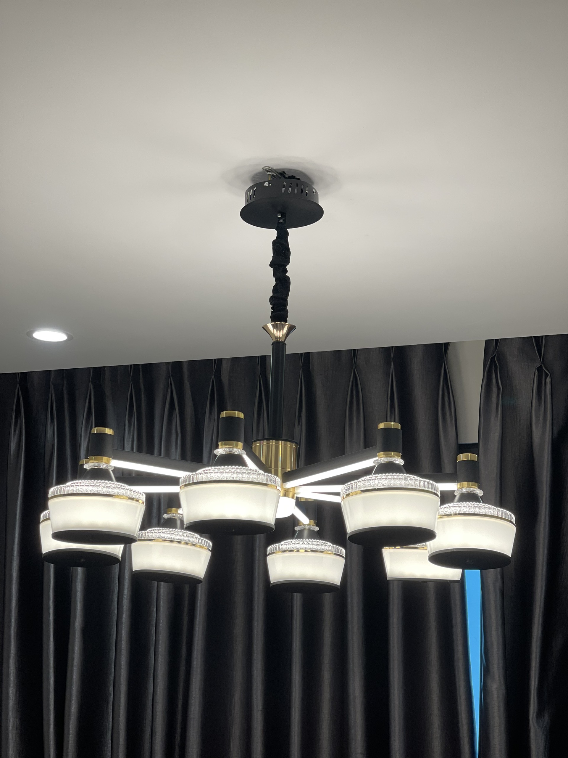 Đèn trần phong cách Châu Âu hiện đại với 8 bóng led DTLA004
