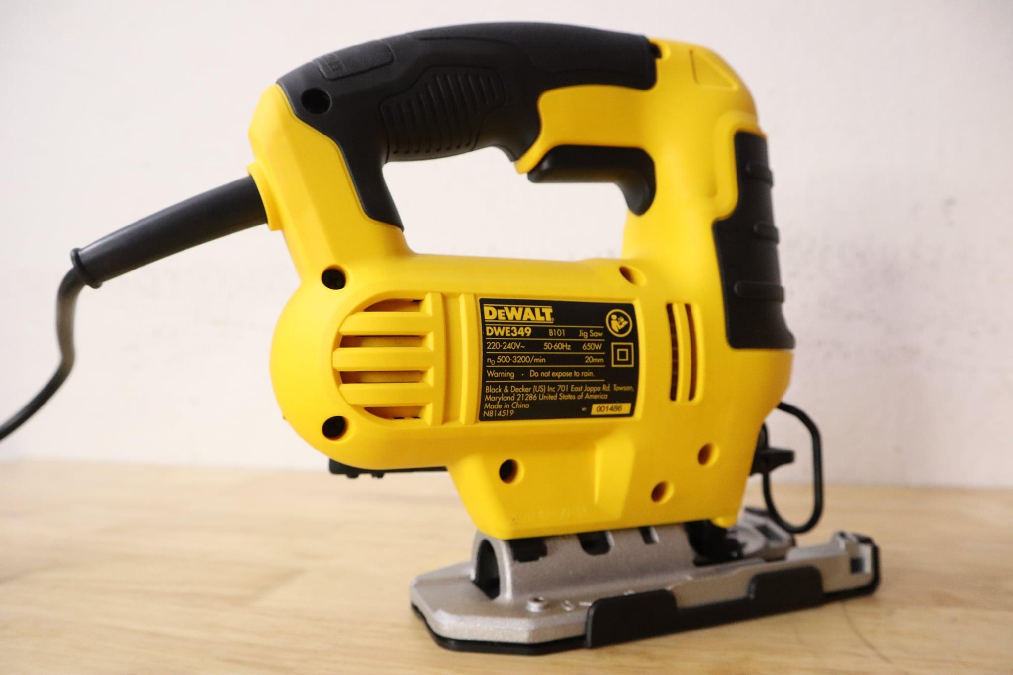 MÁY CƯA LỌNG CẦM TAY 650W DEWALT DWE349-B1- HÀNG CHÍNH HÃNG