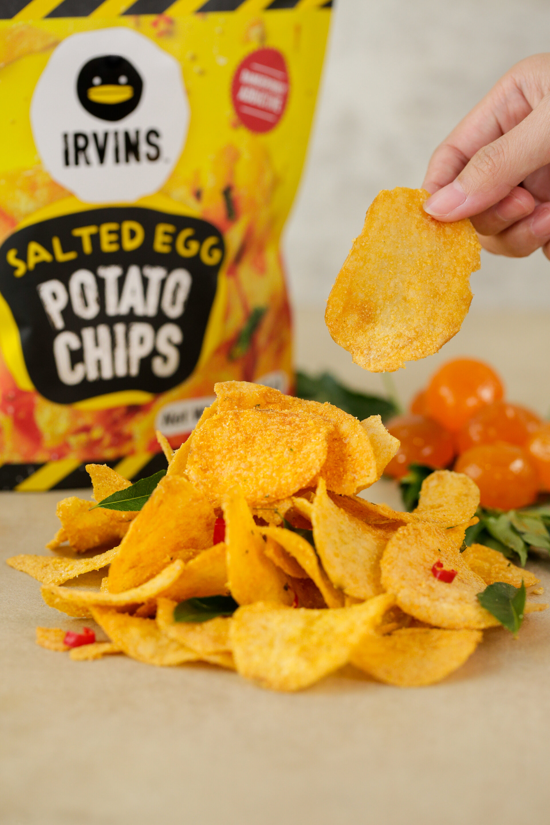 Khoai tây trứng muối 105g IRVINS - Small Salted Egg Potato Chips