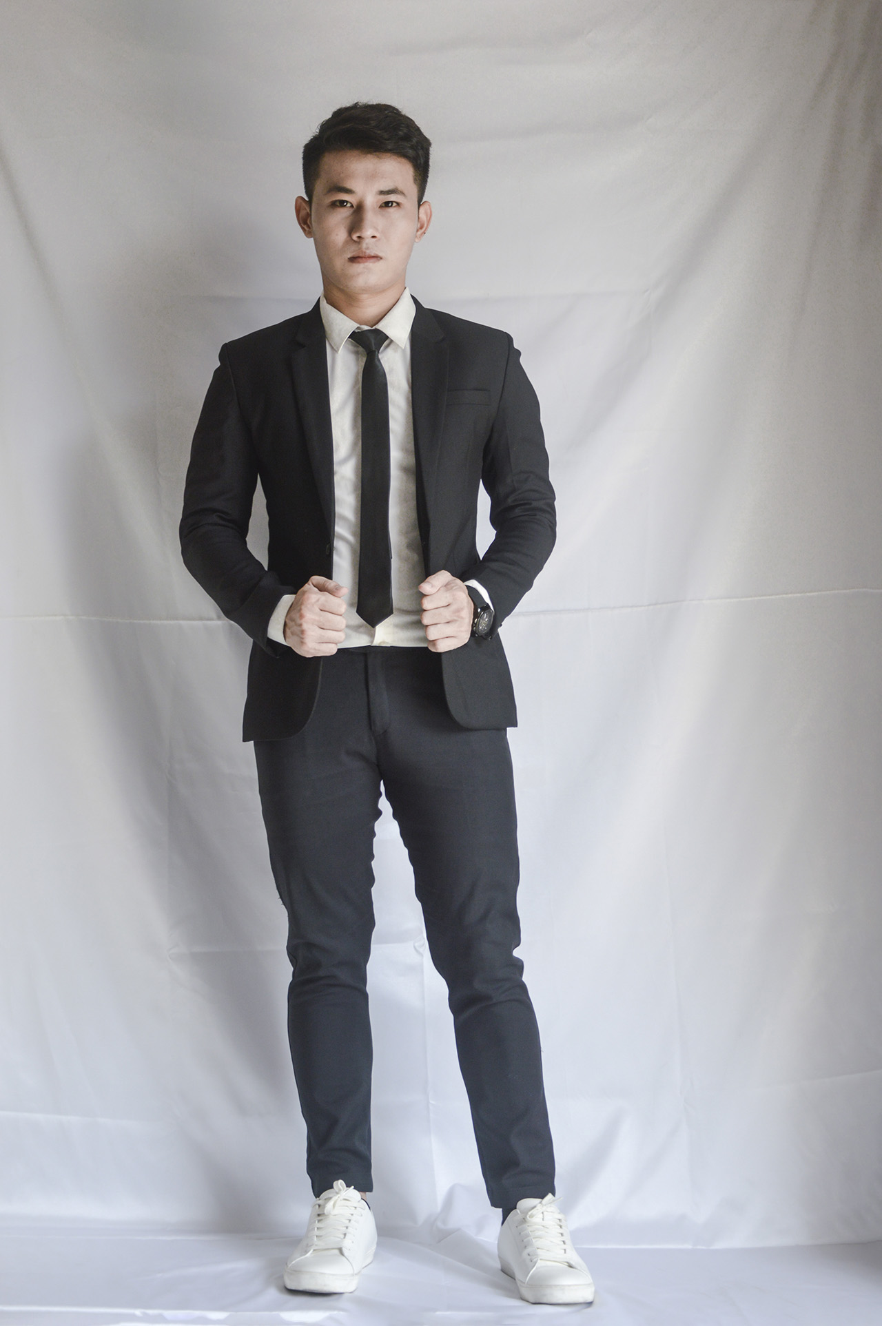 Bộ vest nam màu đen form ôm body chất liệu vải mềm mịn tặng combo phụ kiện
